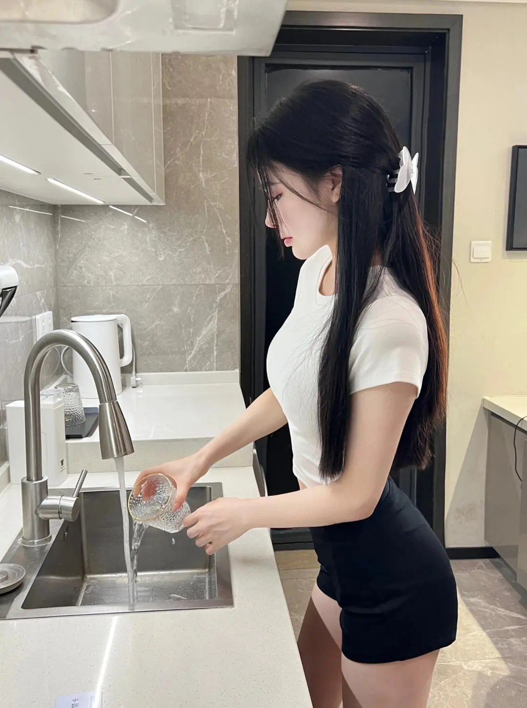 两三万块钱，听起来不多，但是你想存两三万，真的很难，两三百块钱，也不多...