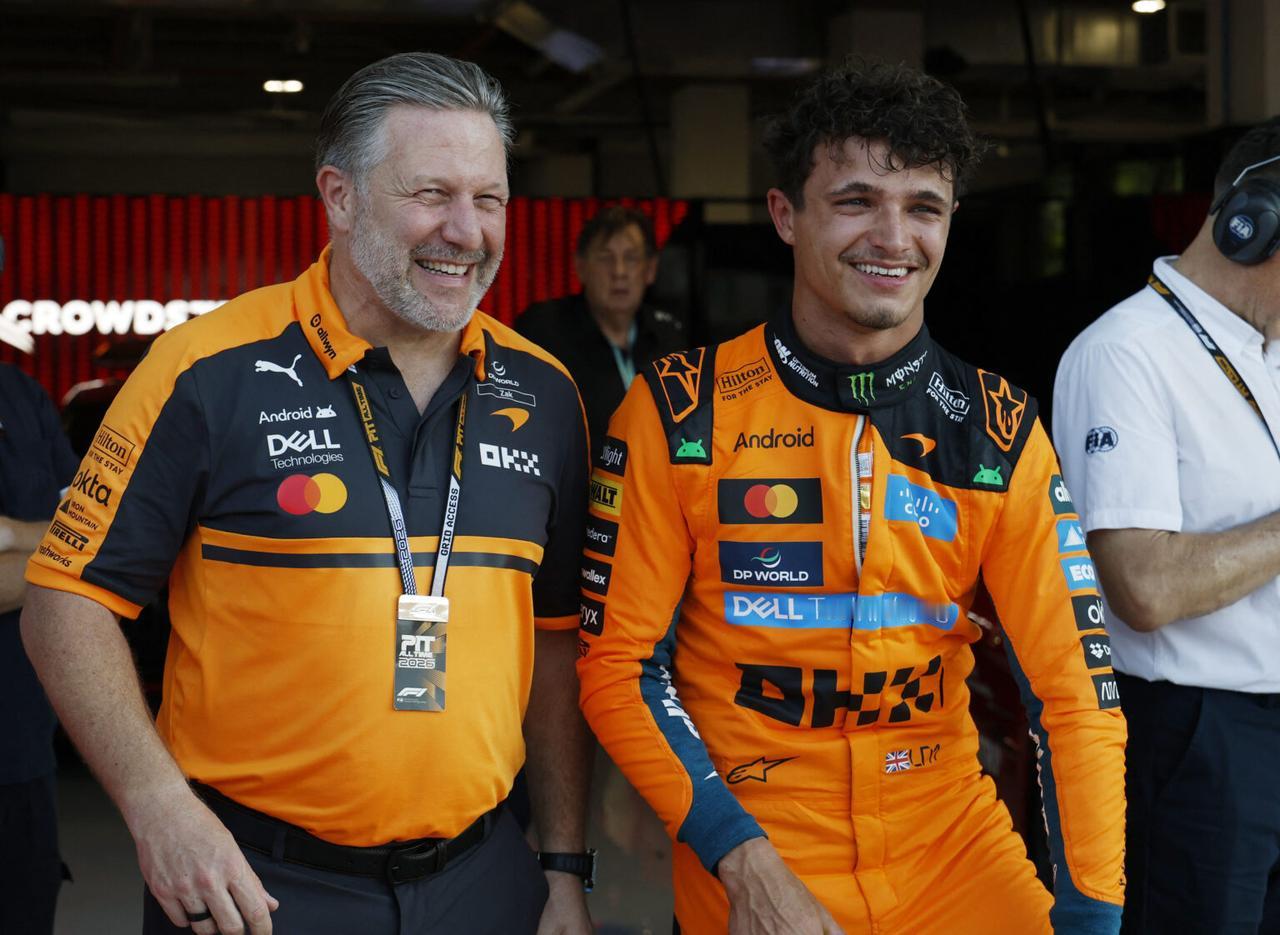F1迈阿密站：皮亚斯特里末圈绝杀登台
迈凯伦车手奥斯卡·皮亚斯特里在最后一圈超越