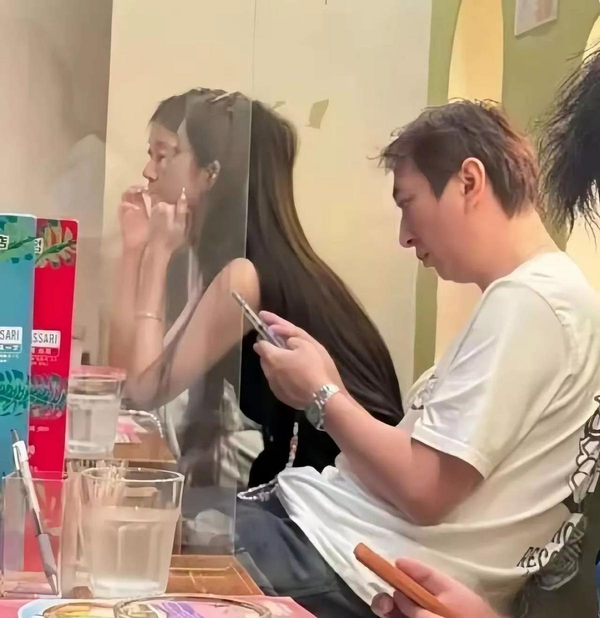 奉劝大家一句，
不要再被王思聪骗了，
他根本不是表面看上去的那样，实际上，人家过