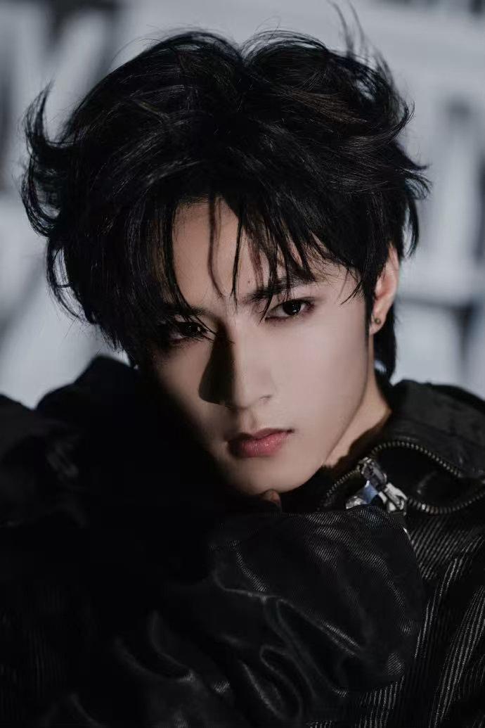 迪丽热巴又要参与旅综了 《玫瑰与骑士》如果真是旅行综艺，那迪丽热巴和刘耀文的名字