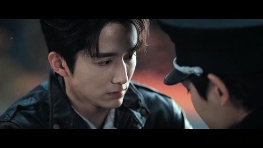 张新成笑着哭表演教材剧集南部档案 这段真的将张海盐痛到极致的清醒演了出来，一眼仿