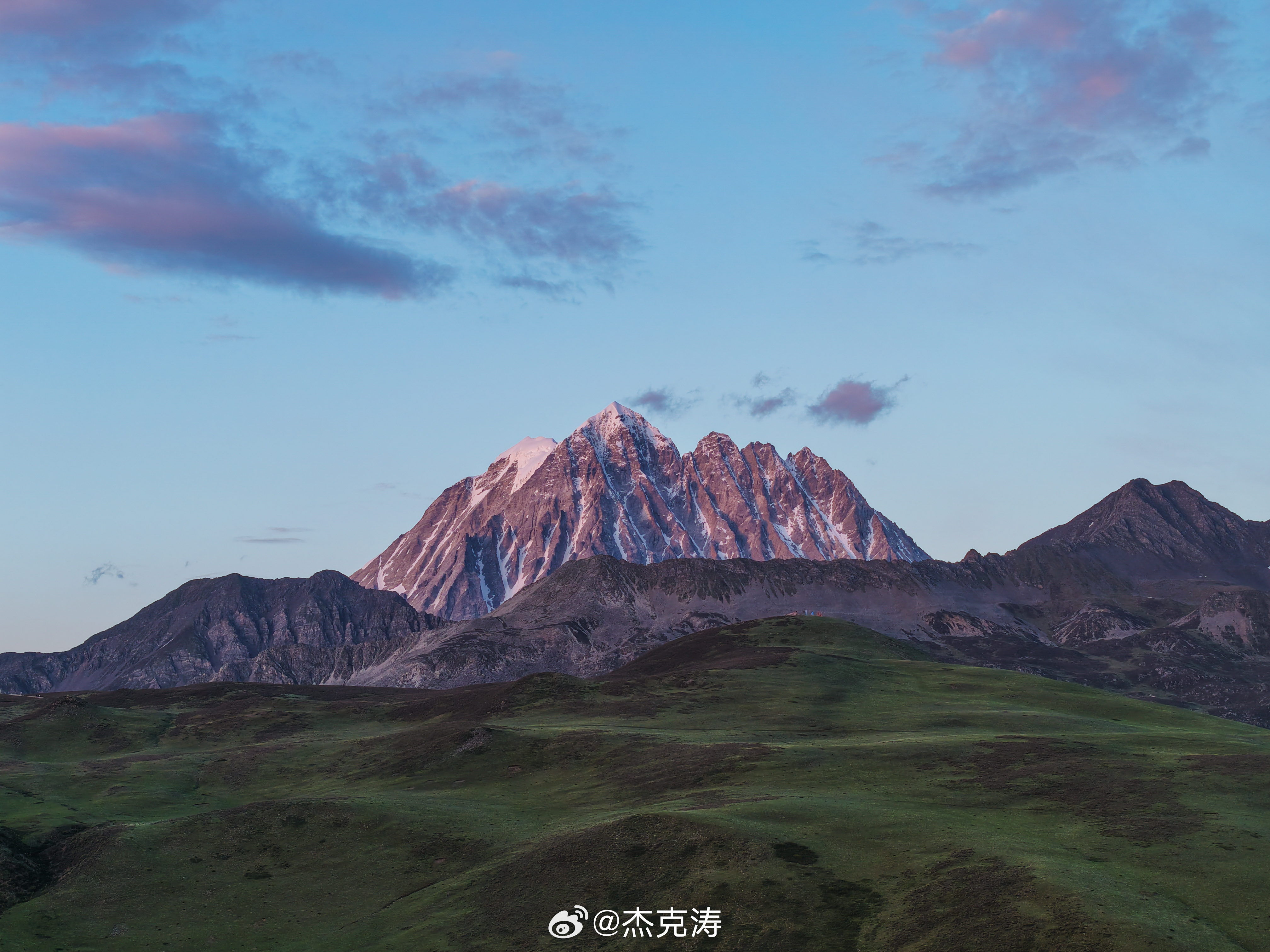 四川成立省级调查指导组亚拉雪山观景台附近，有人私自圈地收费的行为也可以跟进一下哈