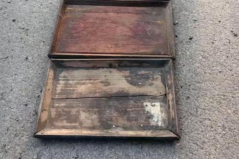 方言趣谈  48
        常熟部分地区方言里，有一种用具叫做“返钟（音）