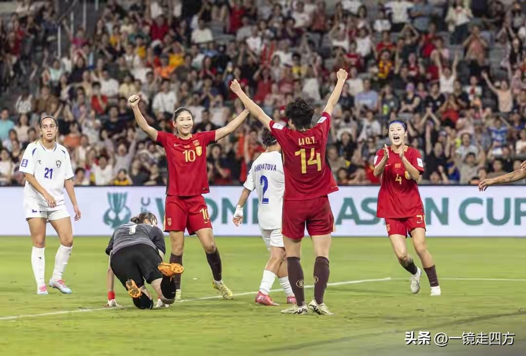 女足亚洲杯B组第二轮比赛，中国队凭借李晴瞳的梅开二度和邵子钦的点球，3-0战胜乌
