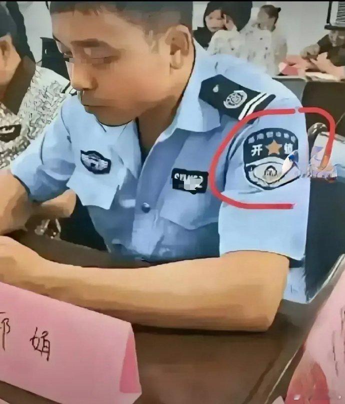 这是执法人员吗？公务员，还是事业编？ 