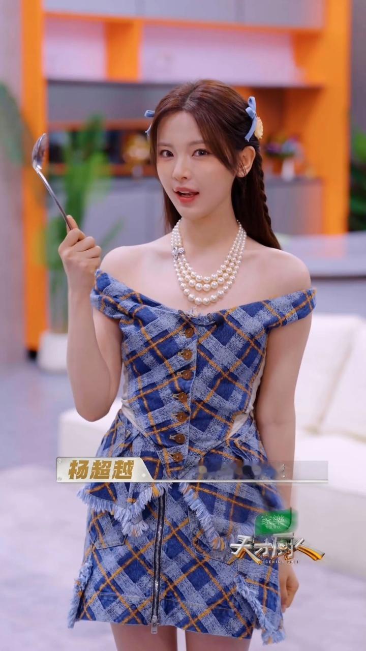 天才厨人官宣杨超越杨超越加入馋门快乐炫饭天才厨人 你们觉得艺人展现生活化的吃货一