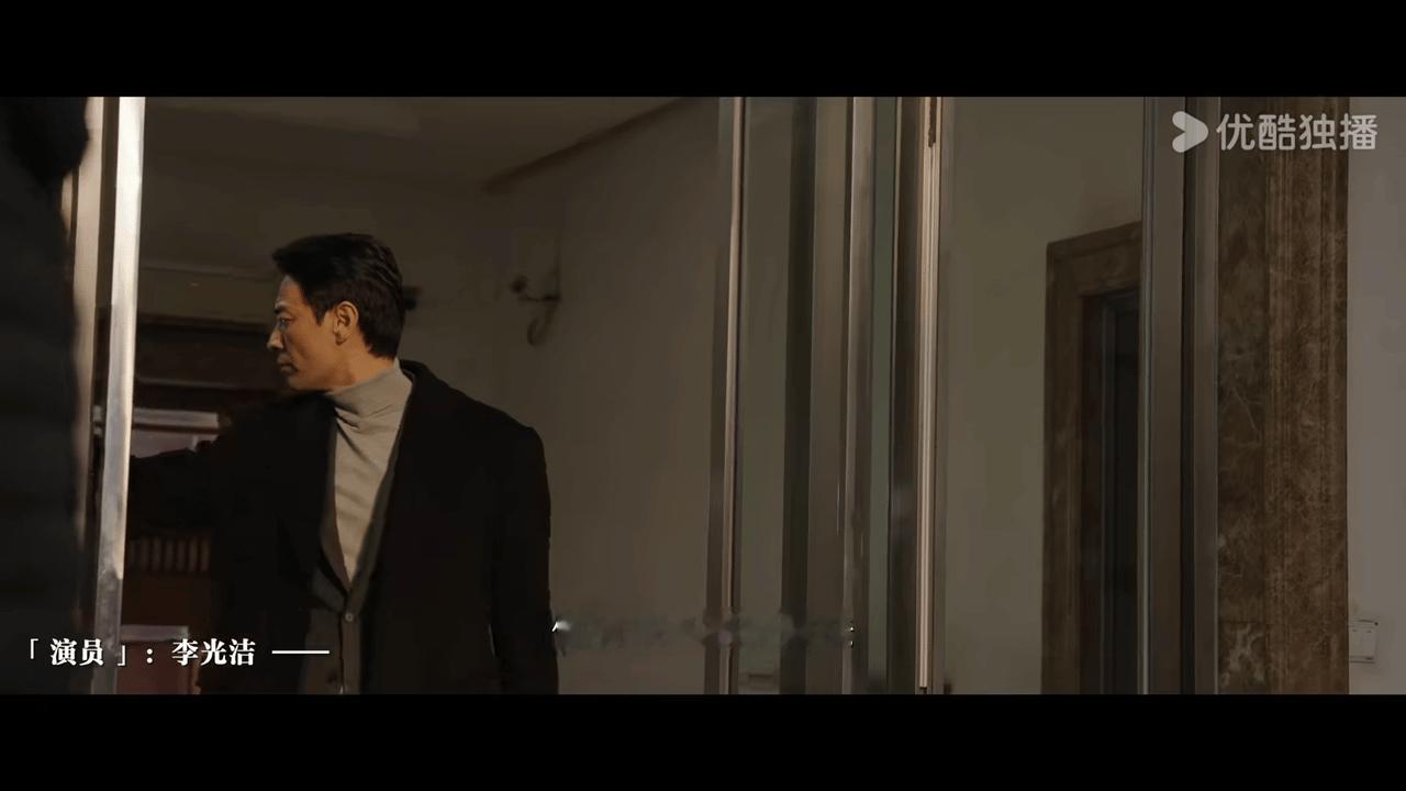 洪亮的底色是孤独的被同僚误解的瞬间，他眼底的光都黯淡了 ​​​