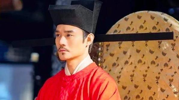 公元1033年，宰相吕夷简进宫给宋仁宗献计：太后已薨，旧臣可外放，并奉上一份名单