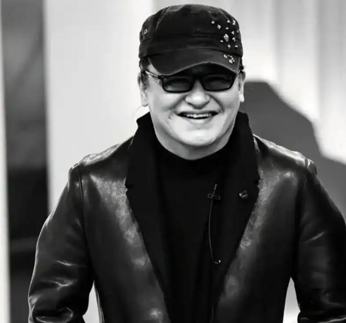 刘欢去世！与妻子相守38年，女儿出嫁仅一年，女婿身份竟出人意料。就在两天前，陪伴