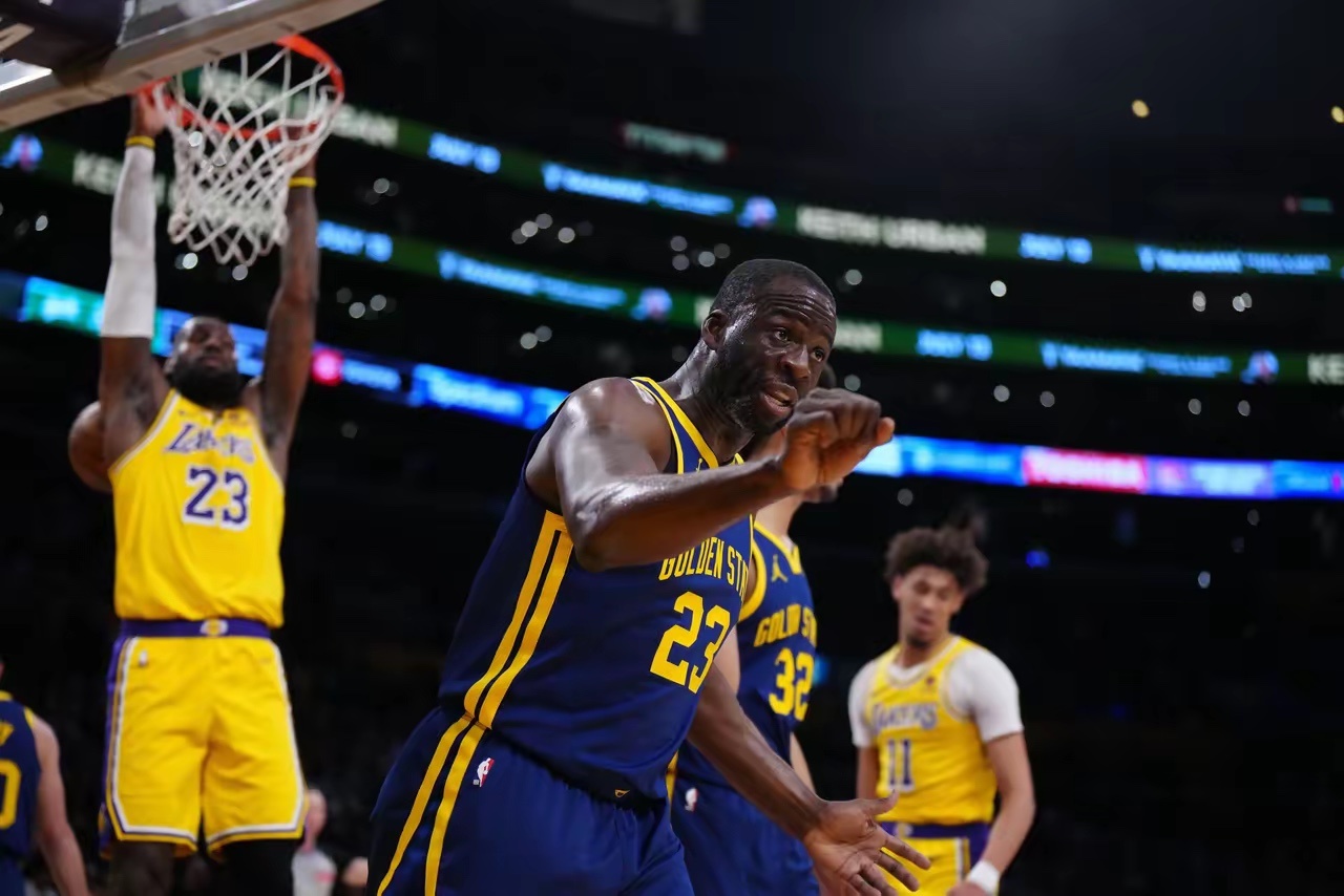 前NBA名宿霍里曾断言，若詹姆斯重返骑士，格林必会追随。但这番言论显然高估了情怀