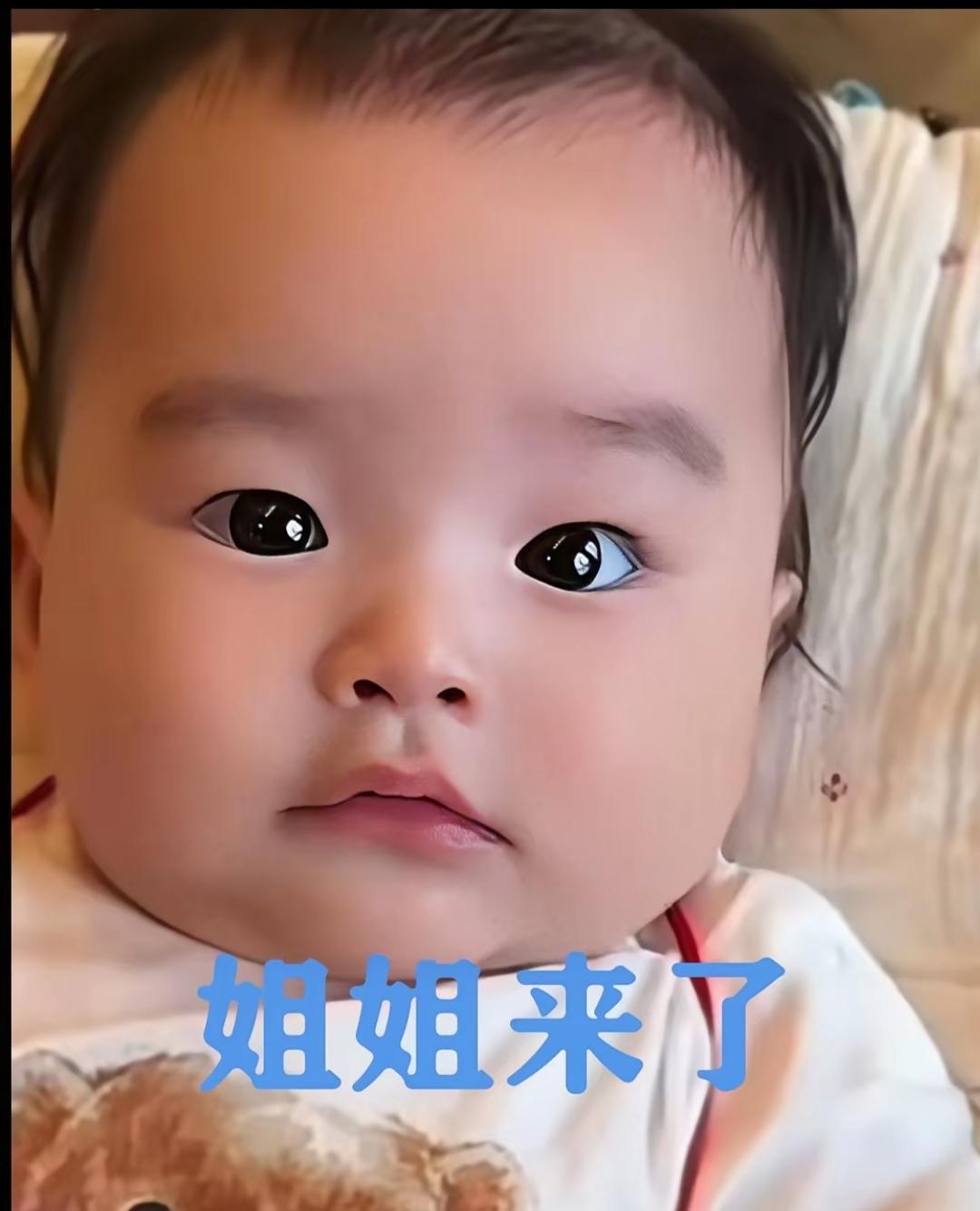 马筱梅直播时和粉丝说：“有一次全家人都逗汪宝儿，汪宝儿竟然一点都没笑，但是她一看