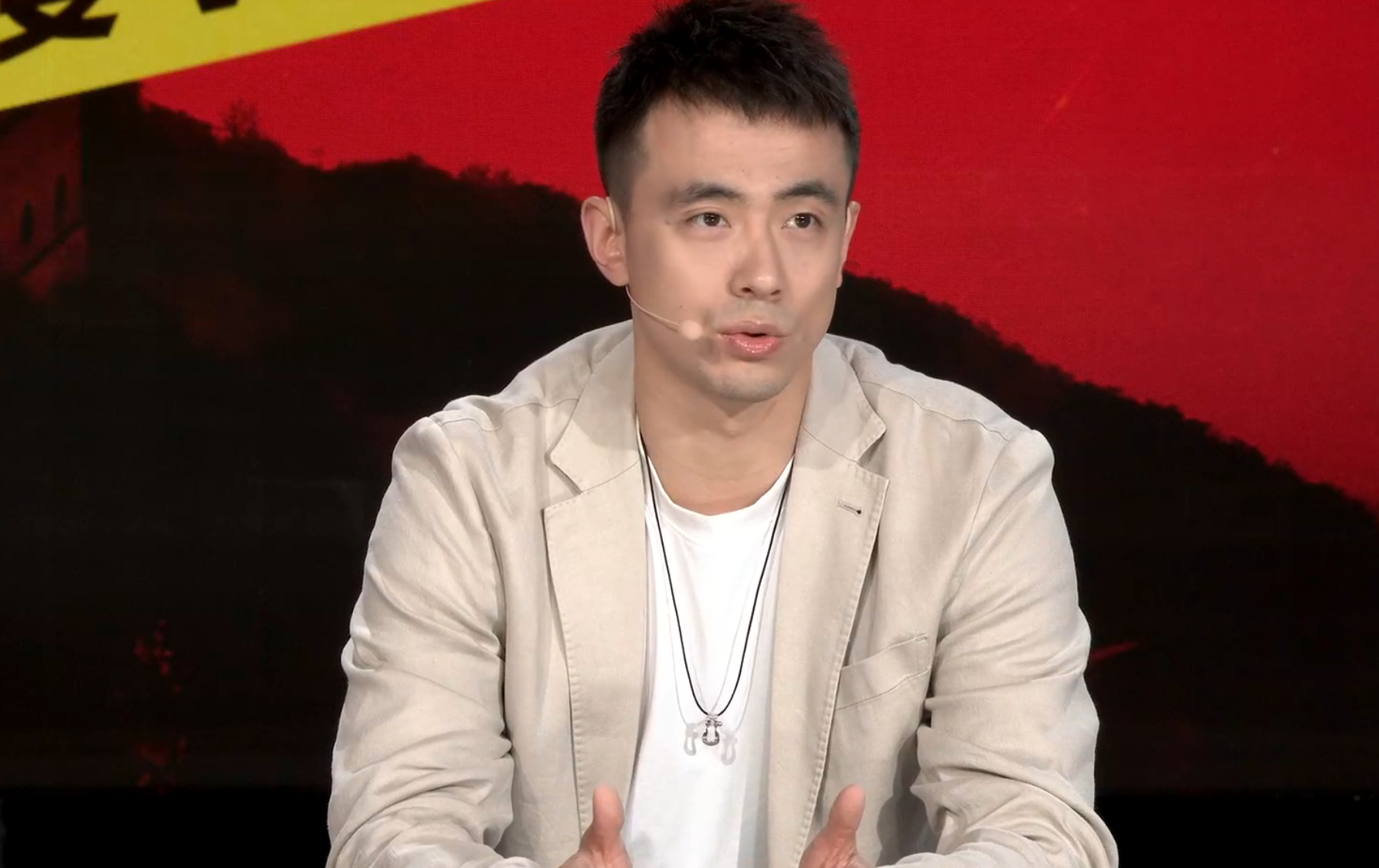 赵睿[超话]男篮亚洲杯中国男篮vs印度男篮 赵继伟解说亚洲杯调侃赵睿：赵睿的尺寸