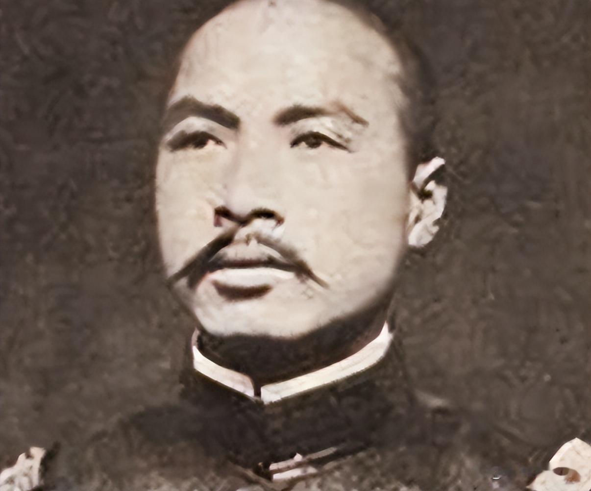 1918年，军阀唐继尧以打麻将的名义，将部下的妻子钱秀芬骗到家中。

1918年