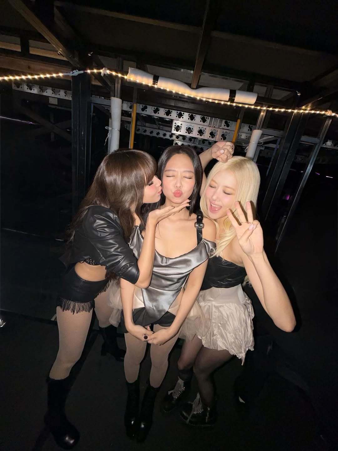 jenlisa HAPPY JENLISA DAY😚😚 