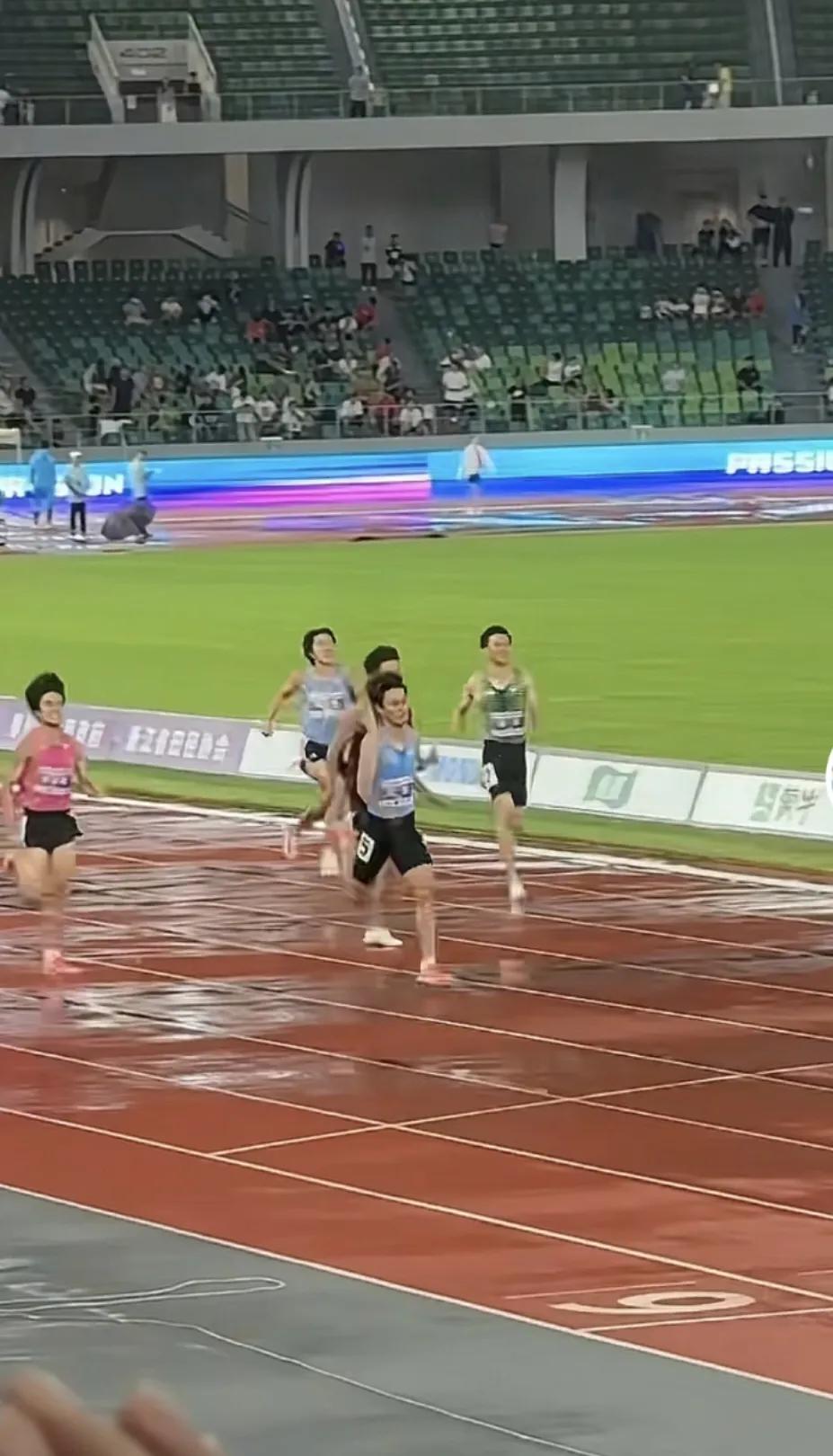 本届衢州田径锦标赛4大发现（跑步部分）
1.男子110米栏出现了陈园将的13.1