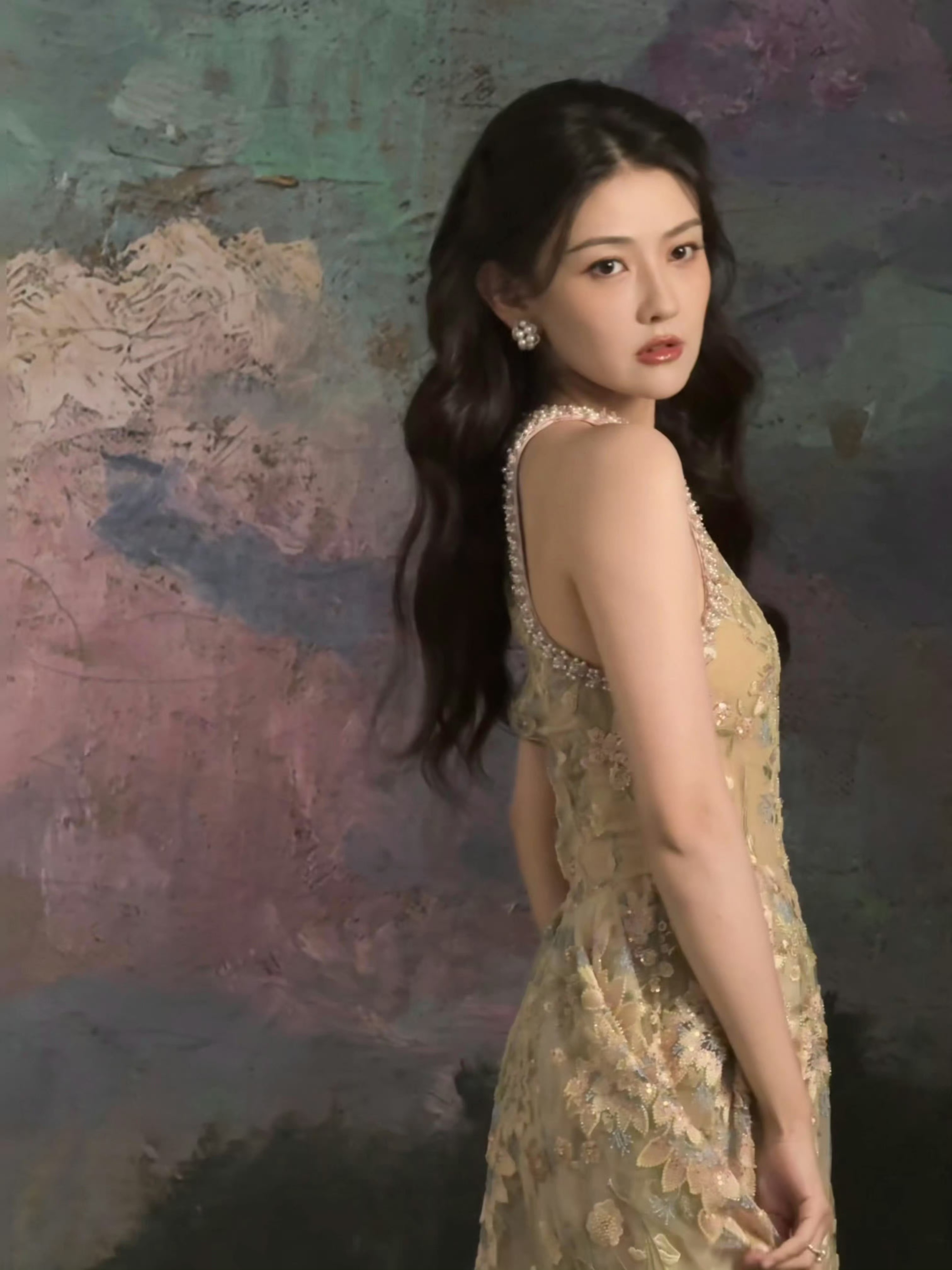 厦门偶遇王丽坤梁洁高伟光厦门偶遇路透来袭，王丽坤自带温婉气场，梁洁元气鲜活，高伟