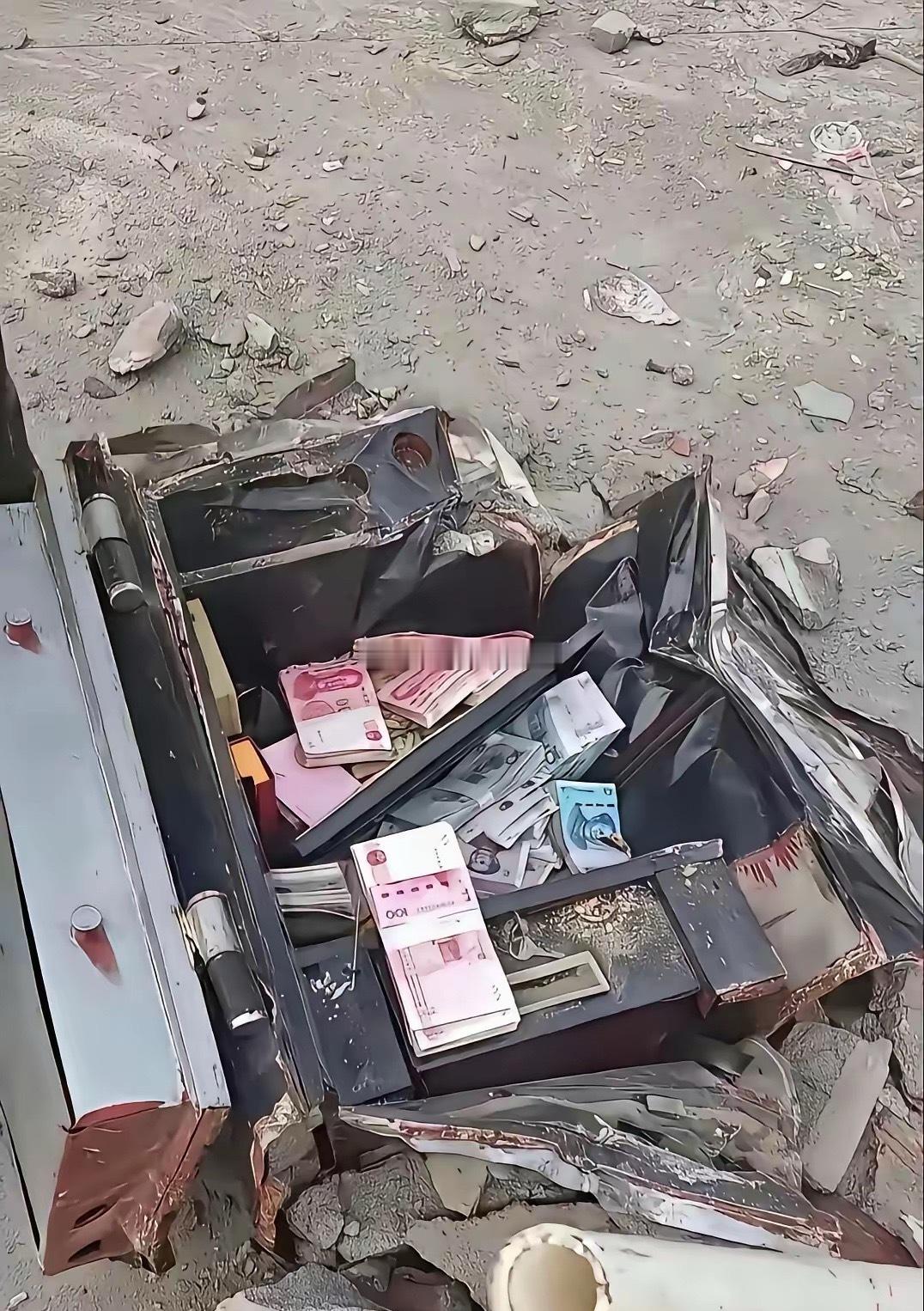 这样掉地下的钱应该怎么办呢？ ​​​