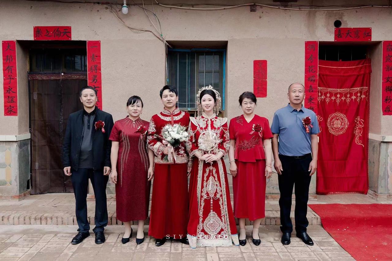 去年的今天，大哥孙子结婚啦