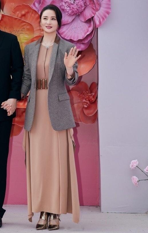 蒋勤勤海上神女造型蒋勤勤大长腿高跟鞋 热图阁公众号 