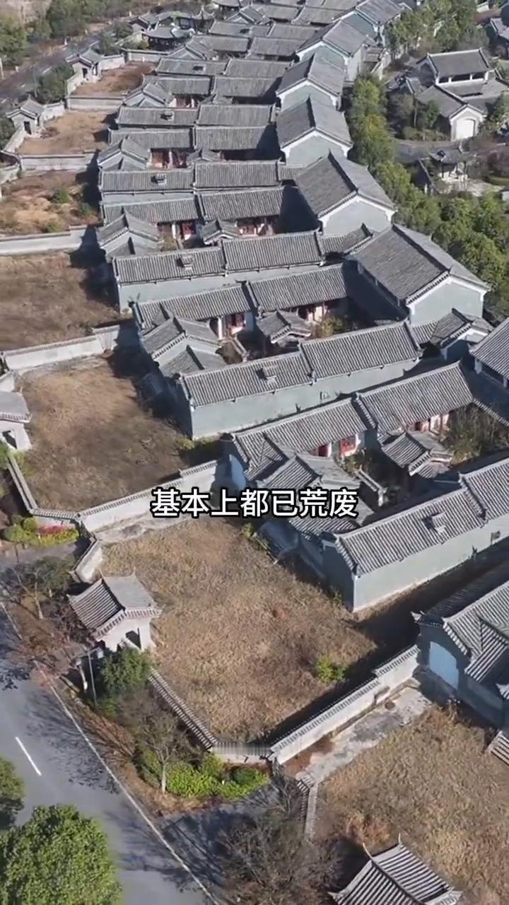 这里就是中国迄今为止亏得最惨的一个古镇，一共近3000栋四合院别墅，基本上都已荒