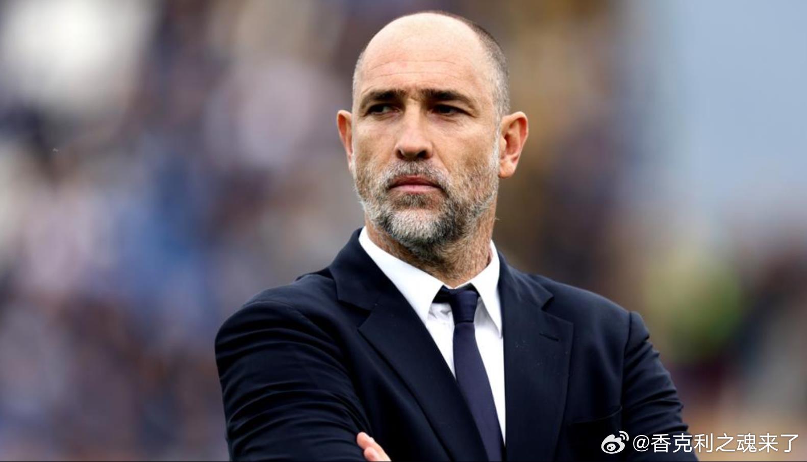 那么，热刺也不好过，罗梅罗和帕利尼亚受伤，范德文也红牌被罚下无法出战利物浦记者那