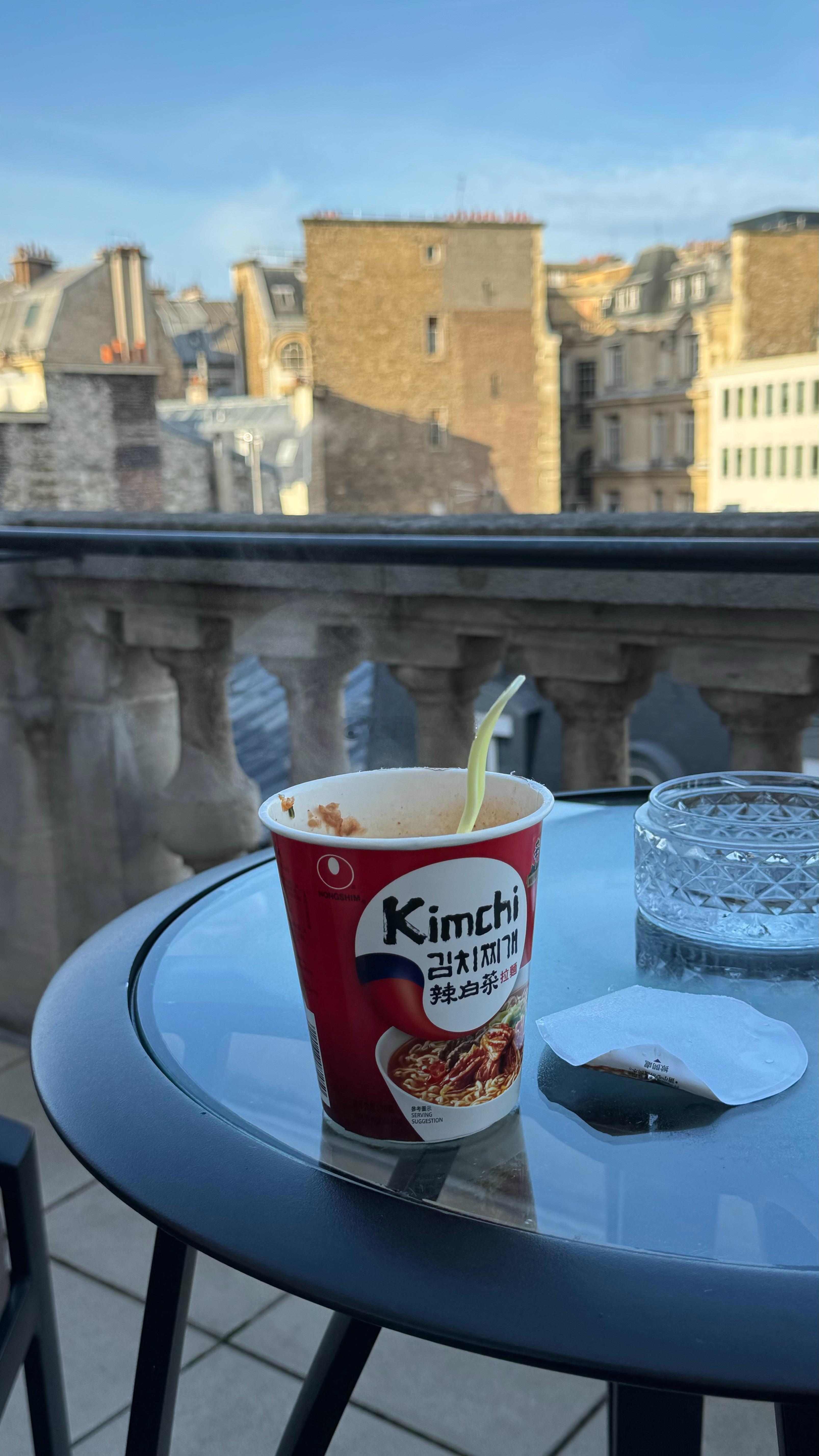 唉好想吃烧烤川菜冒菜[抱一抱]还好我带了辛拉面，但是只剩下3个了，还有半个多月算