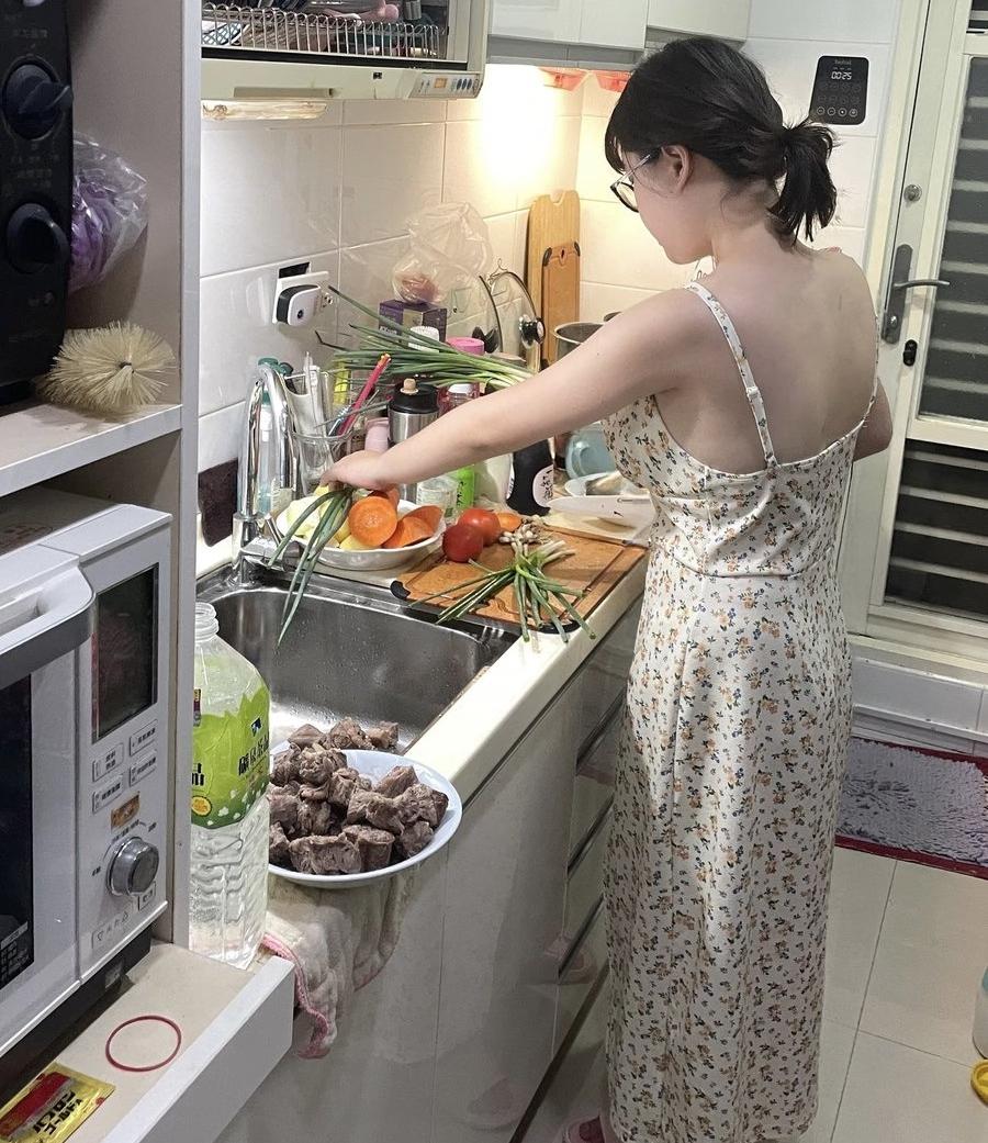我小姨子，一直怀不上，去做了试管，怀了仨，一男两女，不想要那么多，做了减胎手术，