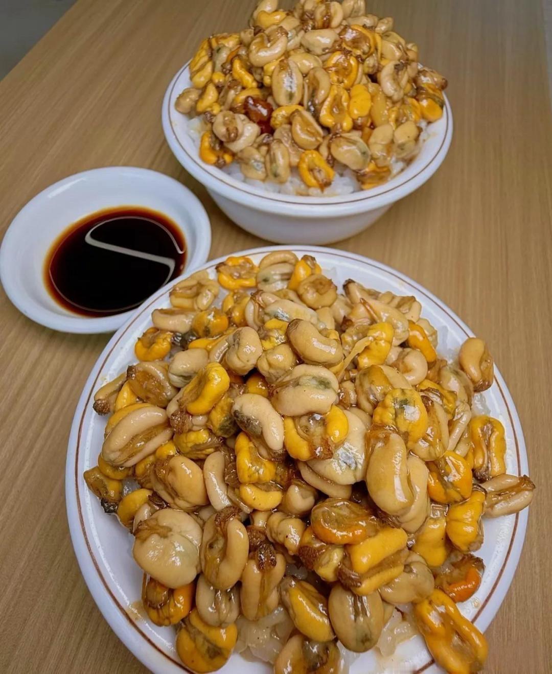 这海鲜饭量真大啊