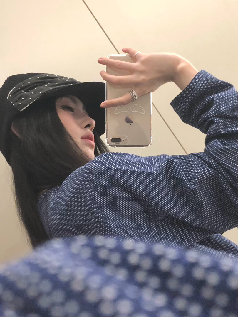 鞠婧祎反手对镜拍鞠可是对镜自拍的神