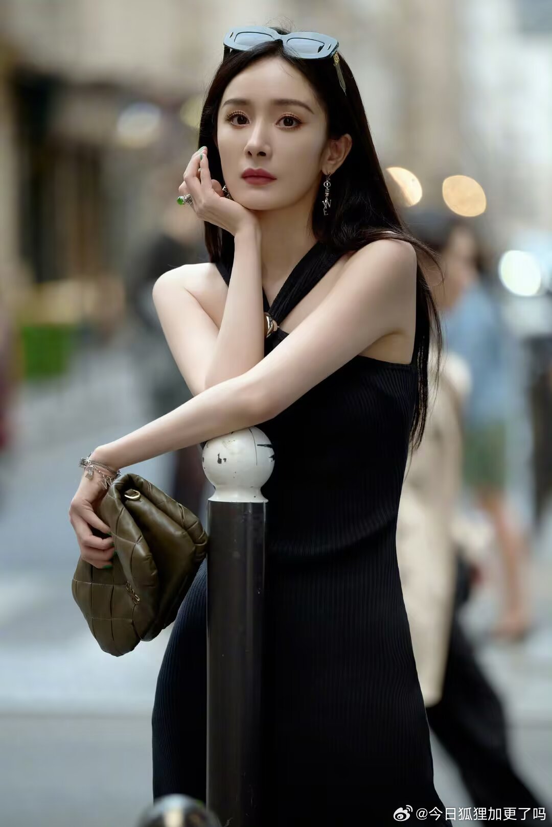 杨幂[超话]  🦊杨幂宝家洁品牌全球代言人 “热爱各有不同，青年本该如此，每一