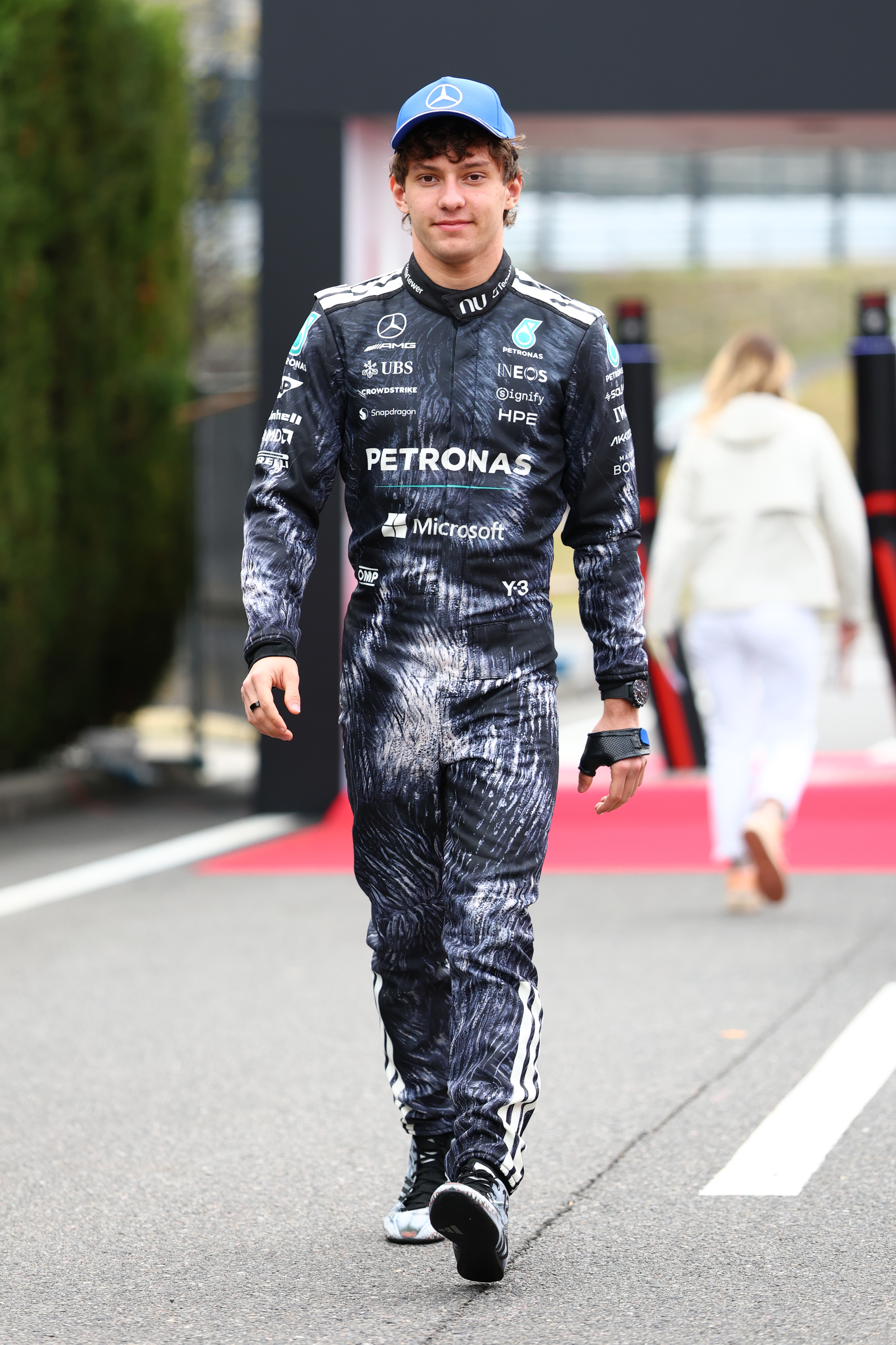 看到梅赛德斯日本大奖赛特别版赛服的实物图，你觉得如何？F12026F1日本大奖赛