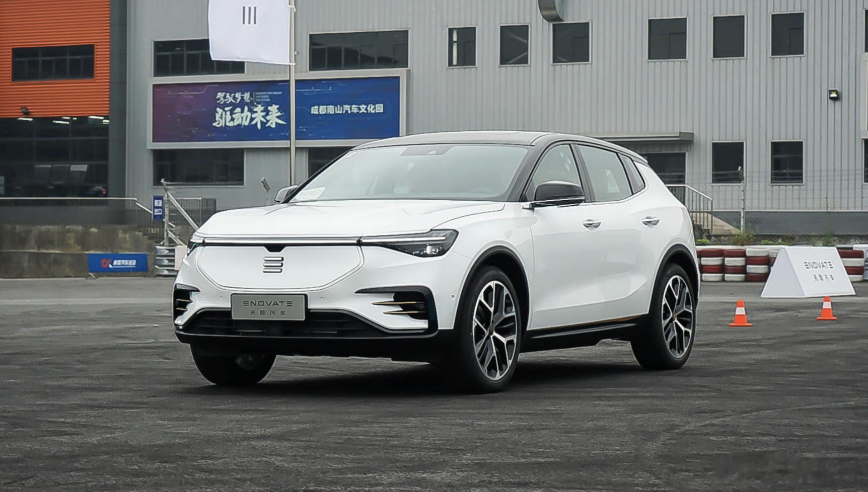 突然想起这台车，天际ME7虽然这个品牌可能中场休息了，但时隔五年再看这车，我觉得
