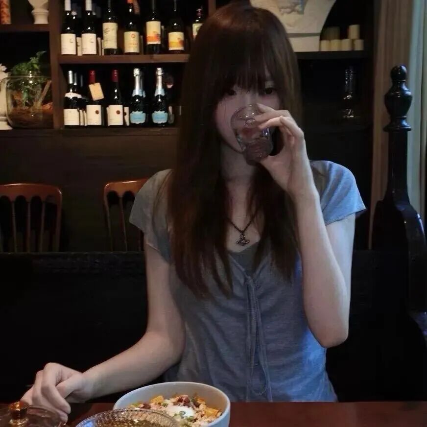 𝐒𝐡𝐚𝐫𝐞精选女头25张金秋壁纸大放送