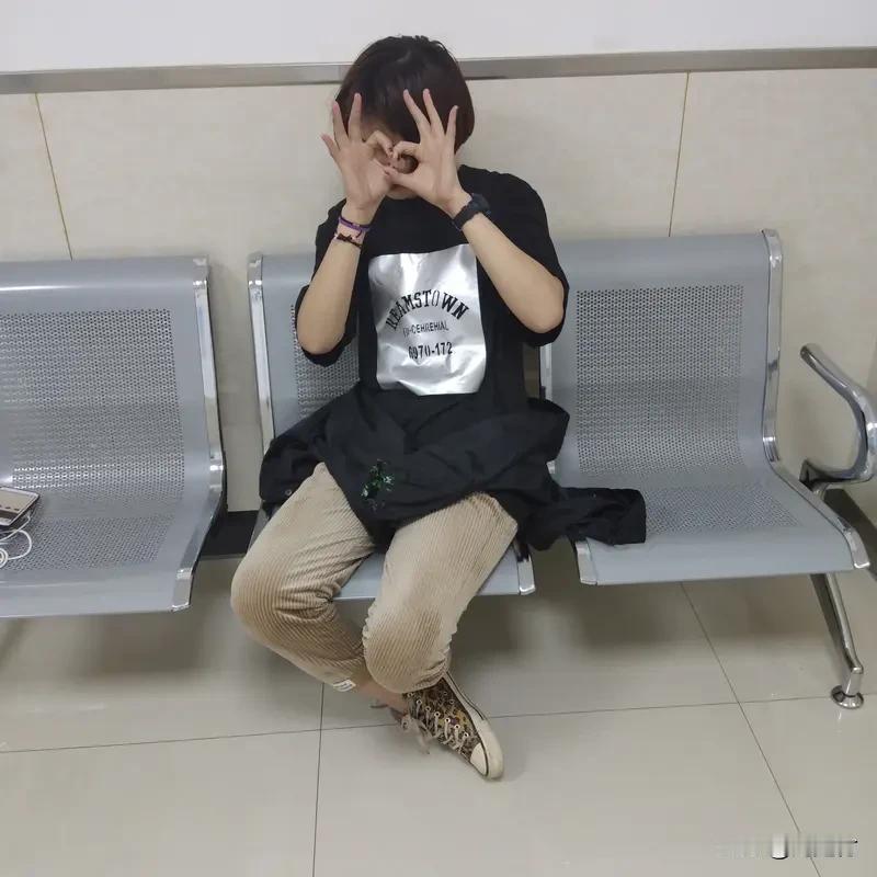 手机号被写公厕女子回应一审判决 手机号被写公厕女子回应一审判决
手机号被写在公厕