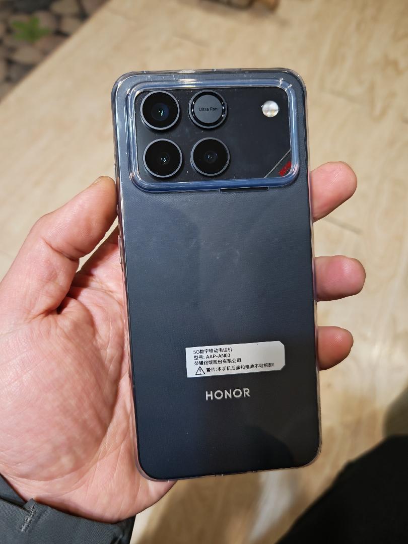 游戏手机哪家强？荣耀 WIN 上手体验了才知道，游戏手机原来是真能提高水平。
