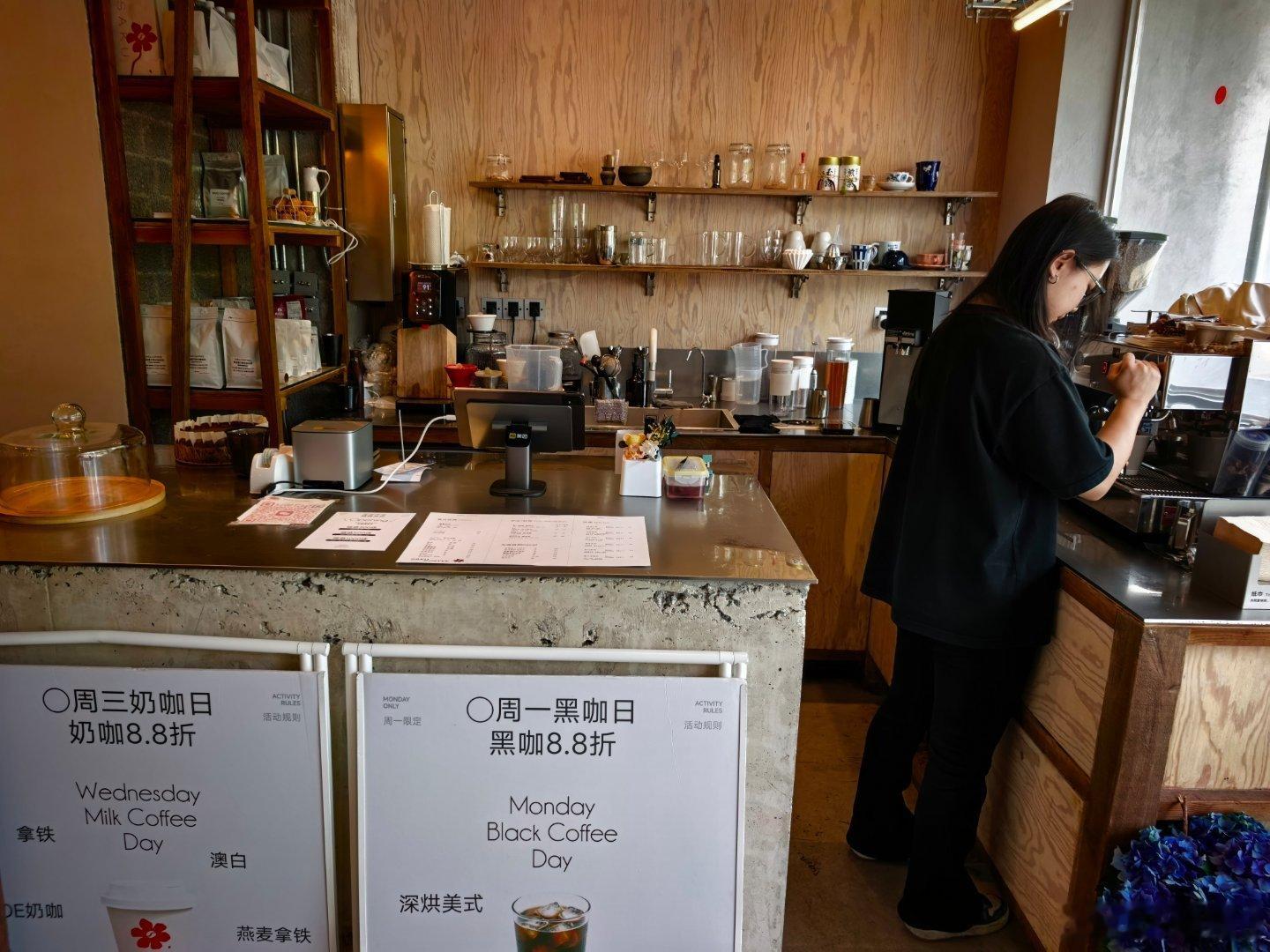 东港最喜欢的咖啡店，整一杯上班