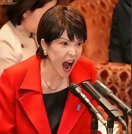 在日本工作的朋友回来了，我问他：那边担心战争吗？

他摇摇头，说真正慌的还真不是