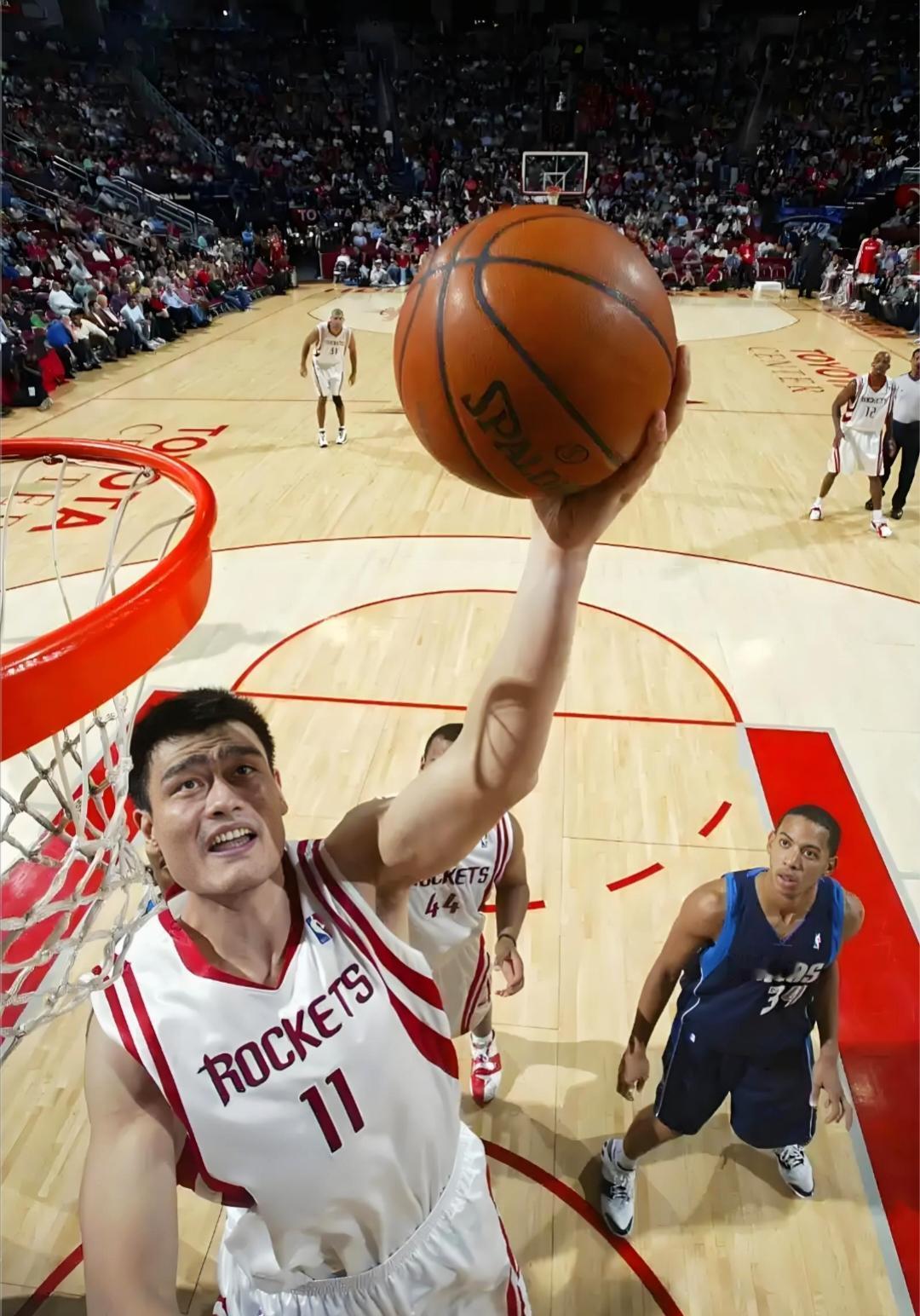 姚明在美国NBA有不同维度的排名。在NBA国际球星排名TOP25里，姚明位列第1