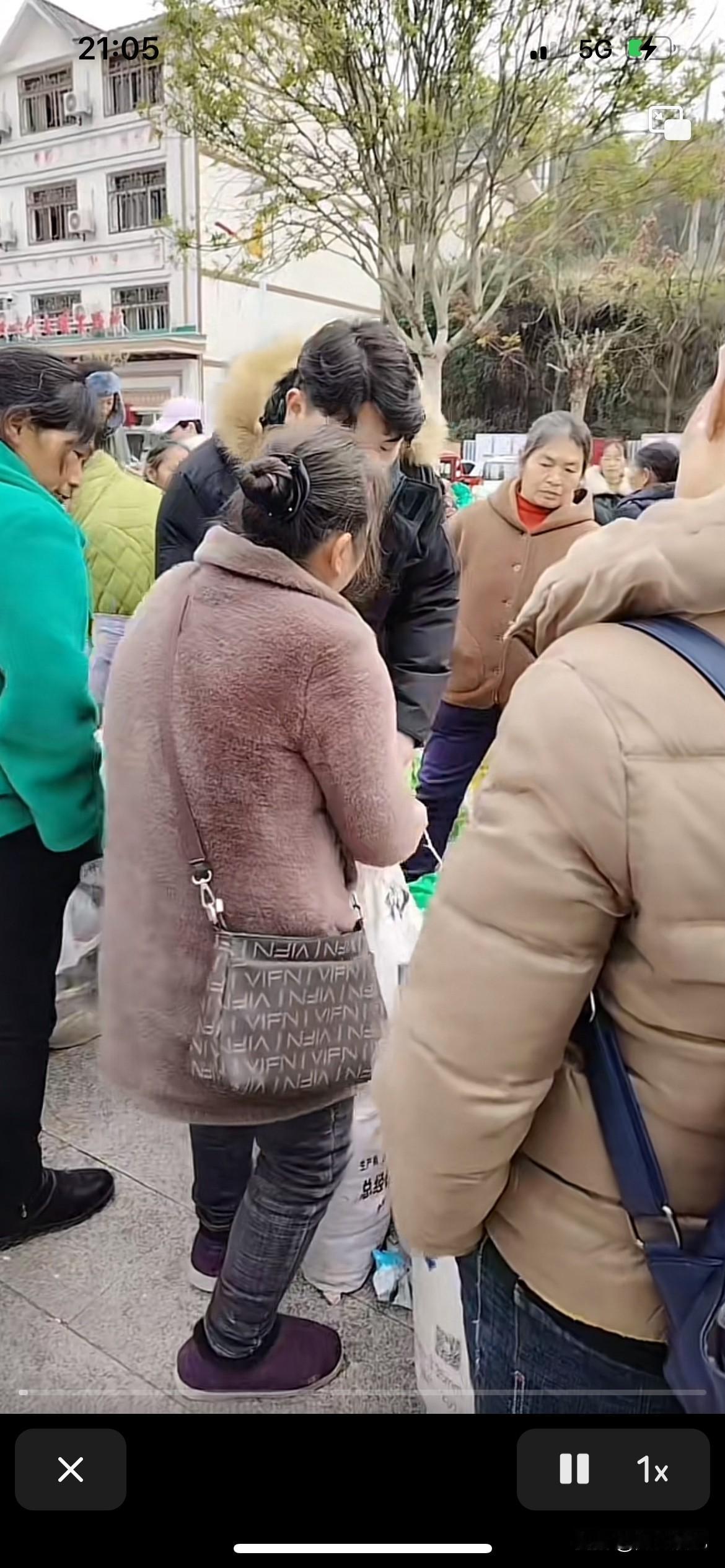 这样的主播就应该学习，全红婵的哥哥
这种助农模式就应该全国推广，让老百姓也能在家