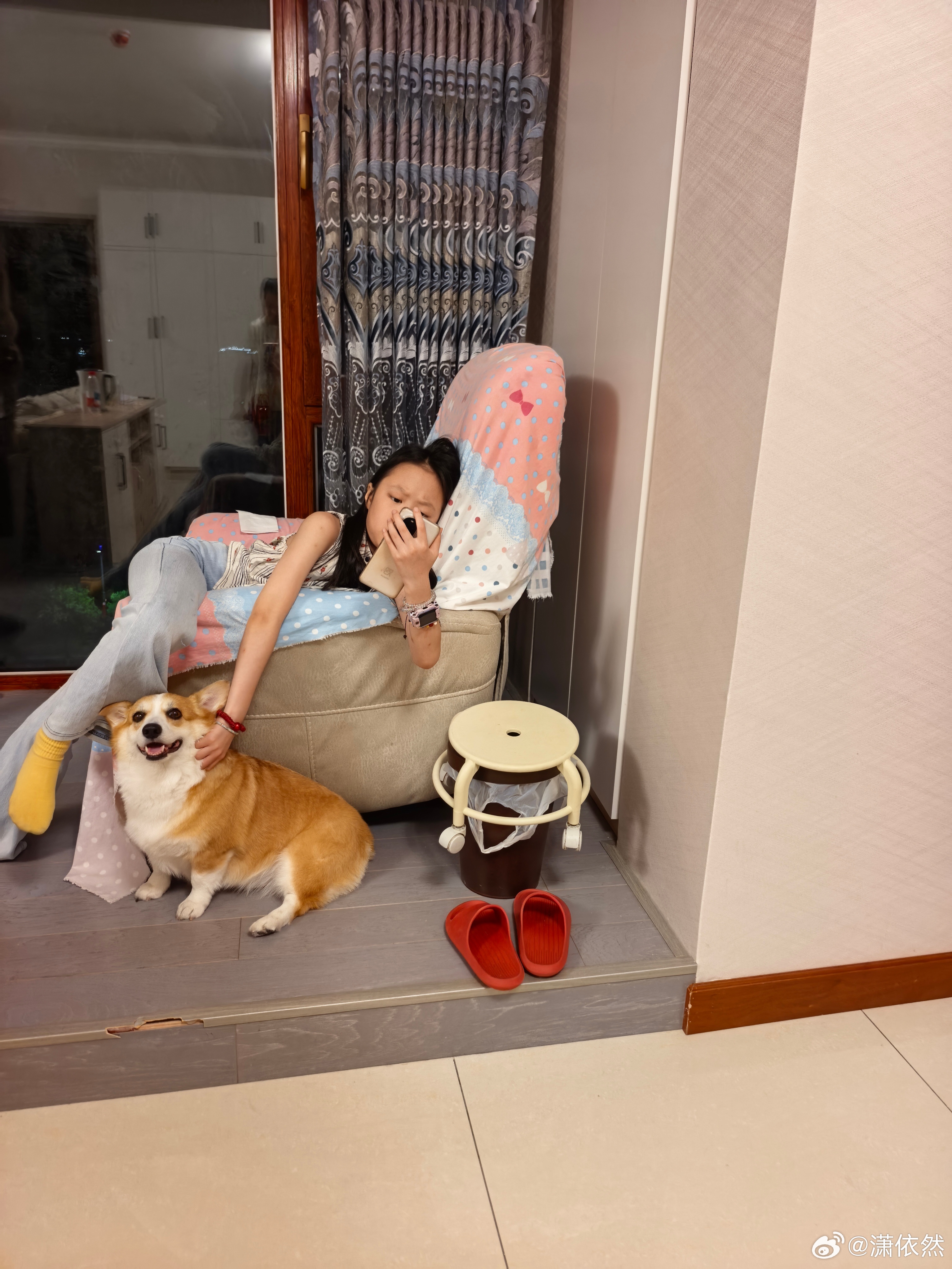 今晚也超级忙的，晚上先陪着姐姐看八仙 （很好看！回到家各种看解析了！），再回来陪