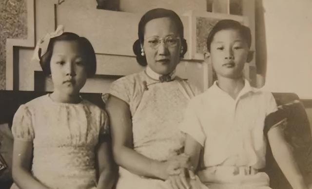 许燕吉回忆15：我刑满释放在二监就业，虽不是犯人了但也不能乱跑
 
我刚卸下犯人