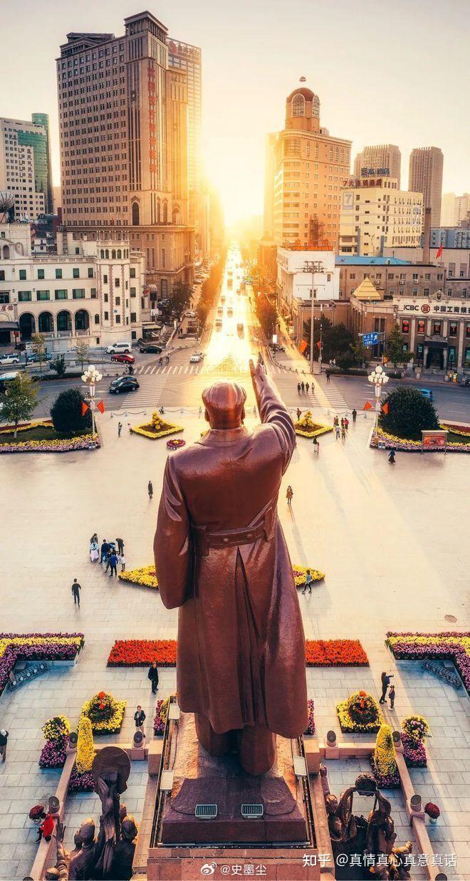 谁是历史上最伟大的人？人民说是他，他说是人民！然而如果没有他，这个问题的答案永远