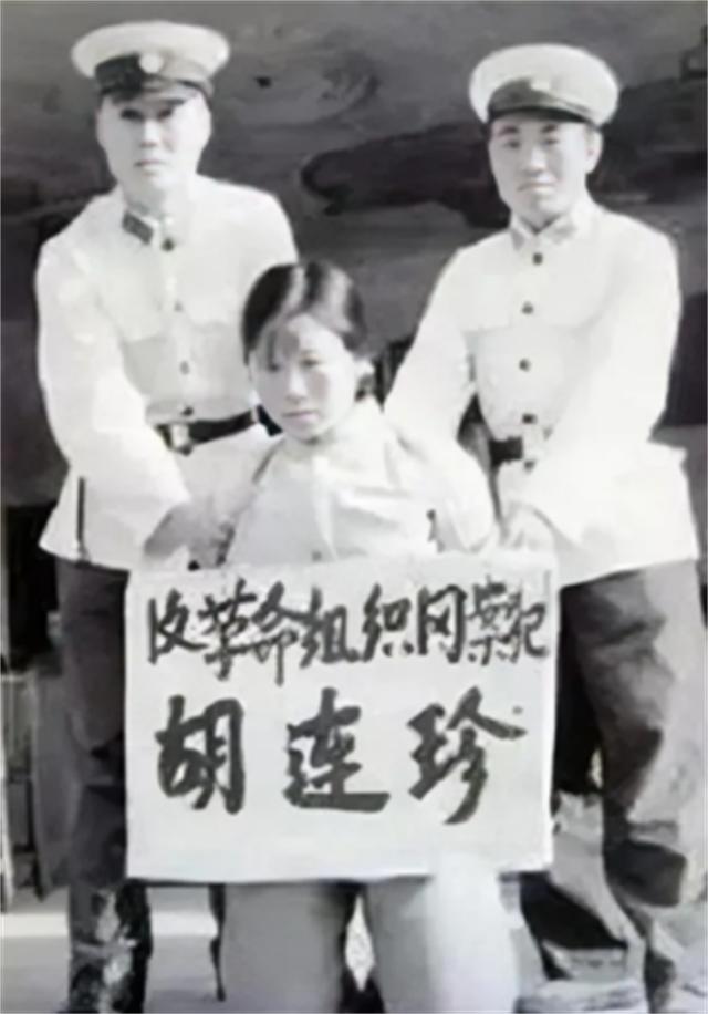 1983年的一天中午，南方某地万人空巷，人们顾不上吃饭，纷纷跑出来围观一场特殊的