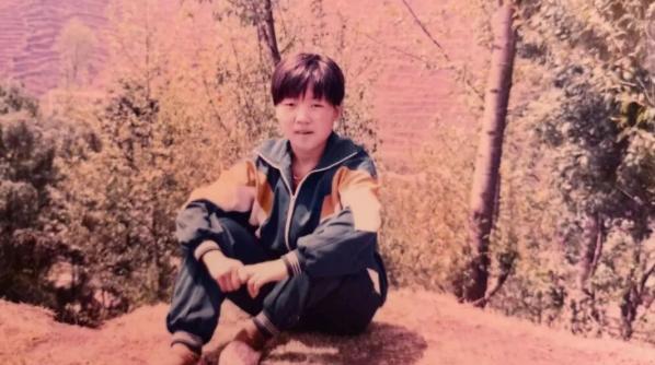 19岁女孩身中30余刀惨死，凶手一审被判死刑，家属10年后才发现：人还活着，早出
