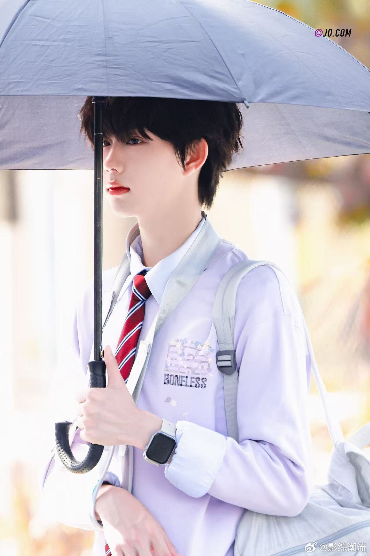 陈奕恒篮球压腕 每次看陈奕恒投篮都觉得很舒服，压腕动作流畅自然，力度控制得刚刚好