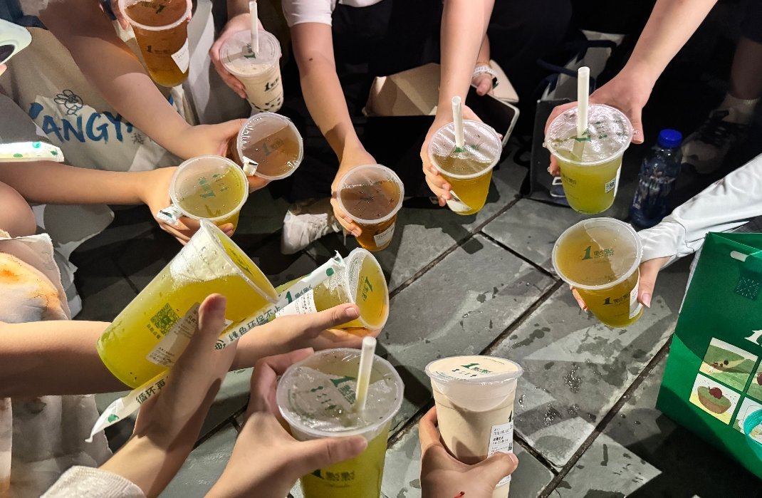 青岛啤酒白啤代言人杨洋杨洋是来和我结婚的吧  万里奔赴只为你，同一份心动，同一份