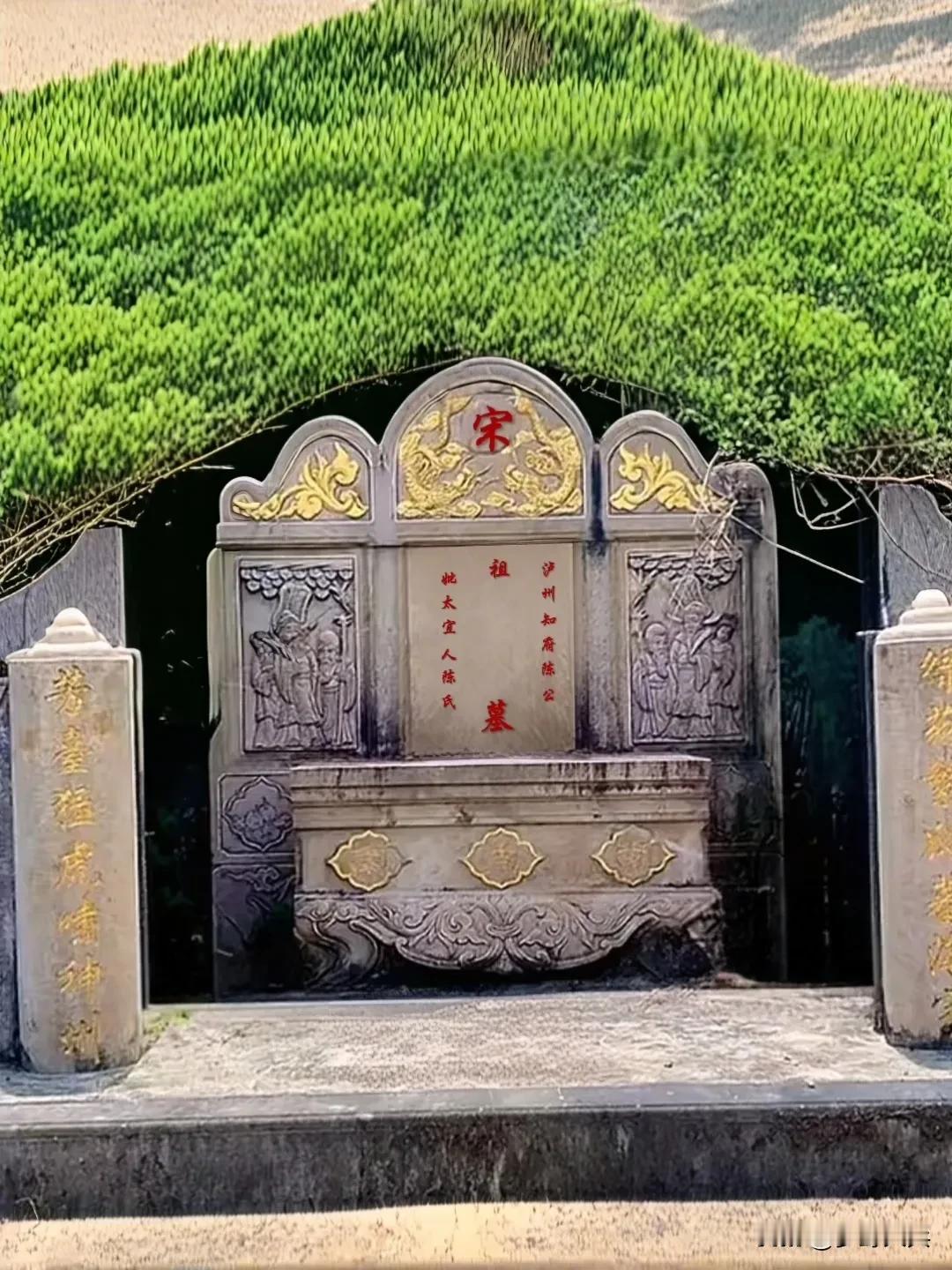 山上发现一座宋代四品官员墓，墓主人官职是知府，巳经是很大的官员了，如果放到现代这