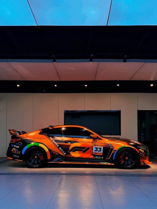 致敬伟大的F1赛事 宝马M4迈凯轮车队涂装