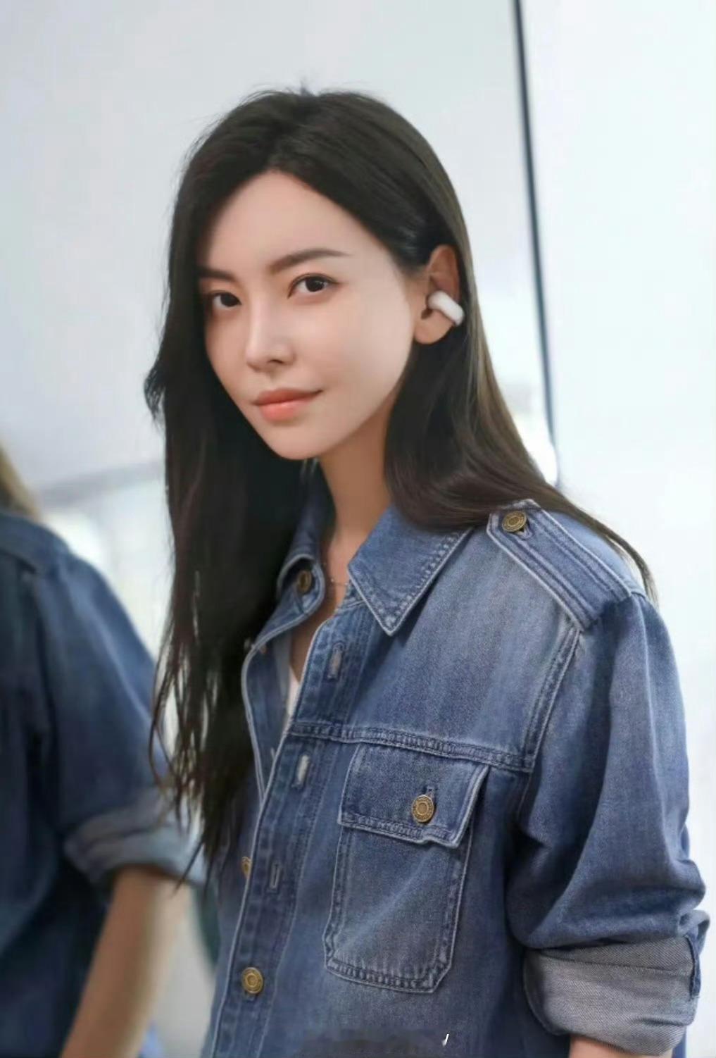 于文文演唱会晕倒每一个艺人都是在超负荷运作，明星表面看似光鲜，实际过得很辛苦，劳