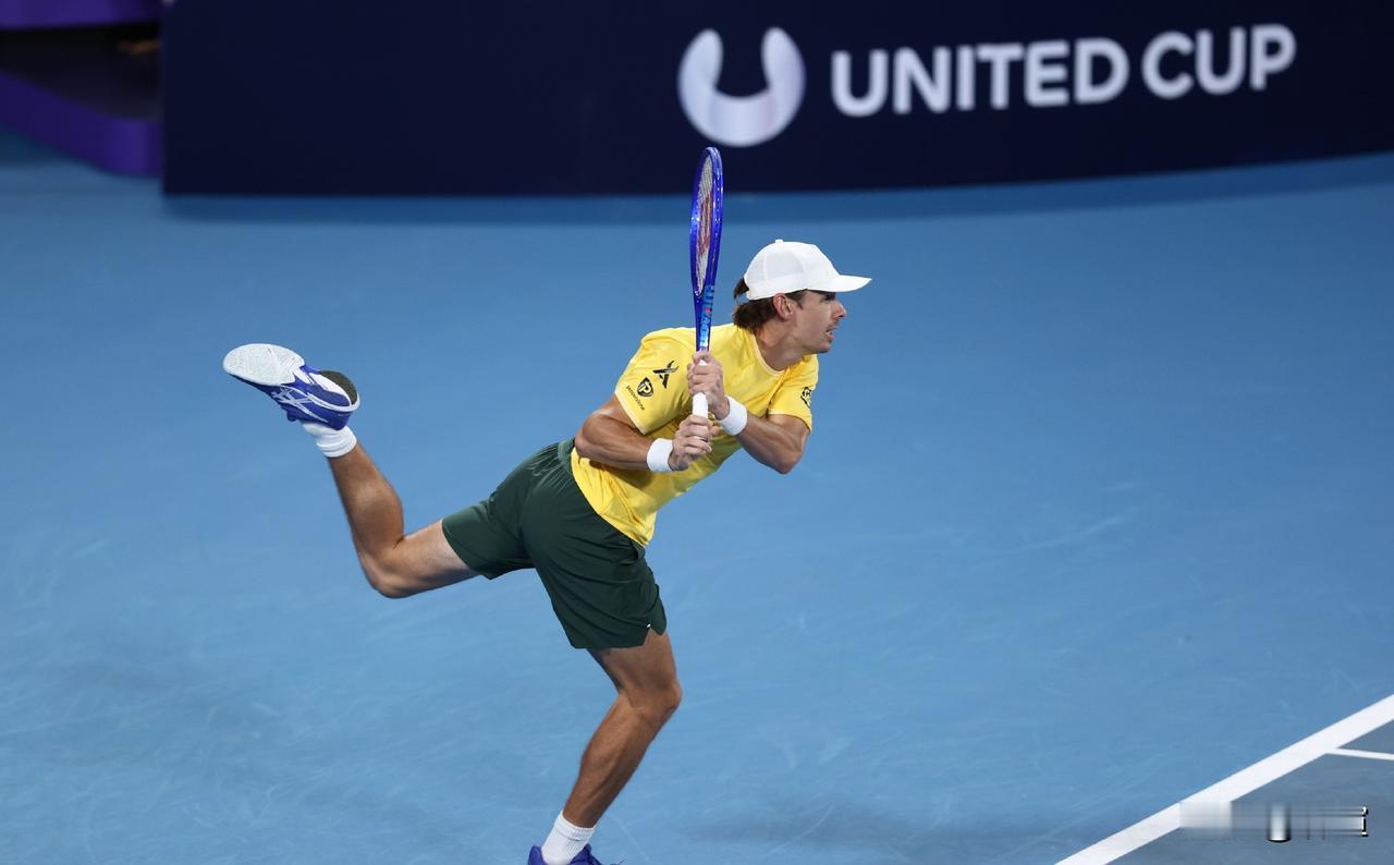 虽然门希克已经“贵为”大师赛男单冠军，但他依旧是大师赛男单亚军德米纳尔最“爱”的